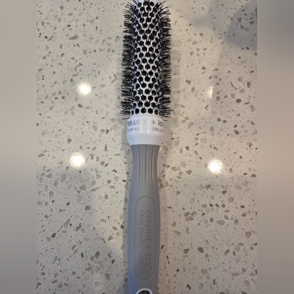 Olivia Garden Ceramic + Ion Thermal Hairbrush